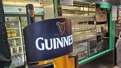De Guinness-tap op de toog van de pub